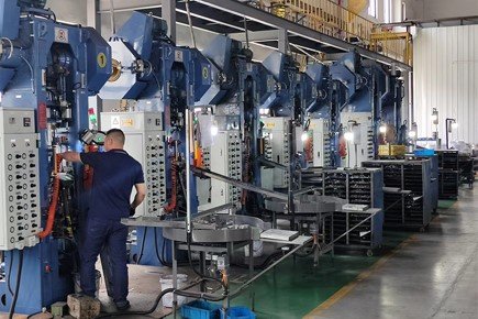 powder compaction press producing sintered metal parts
